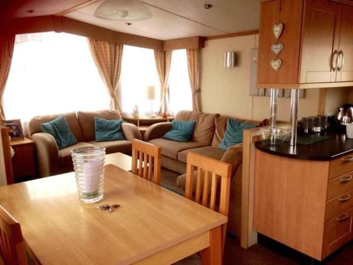 3 Bedroom 2 Bathroom Prestige Caravan Presthaven Sands Talacre Exterior photo